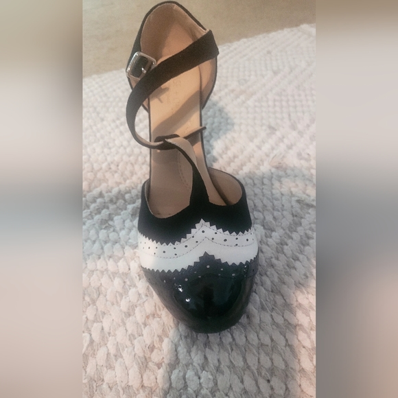 Shoes - Picture 5 of 7